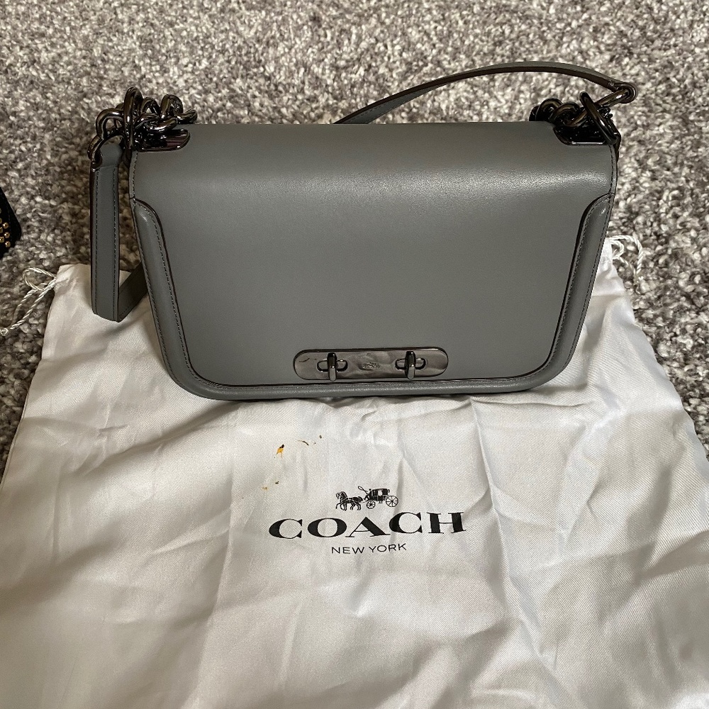 Like new Coach swagger shoulder bag